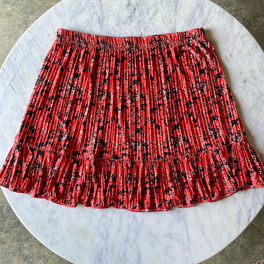 NWOT Zara Women’s Pleated Skirt Size Large